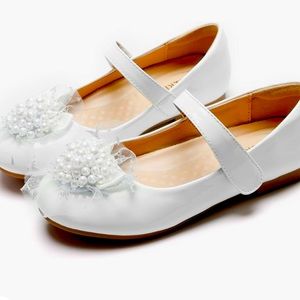Little girls size 1 white Mary Jane ballet slippers